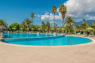 Comer Kinetta Beach****
