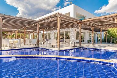 Comer Kinetta Beach****