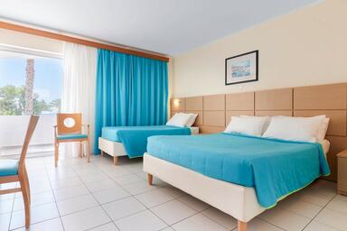 Comer Kinetta Beach****